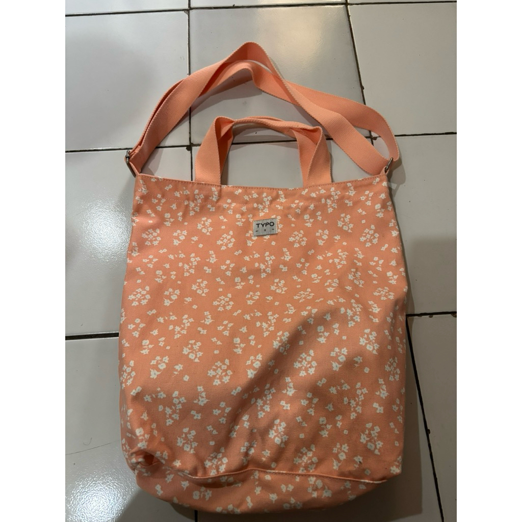 TOTE BAG TYPO - PRELOVED BELUM PERNAH DI PAKAI
