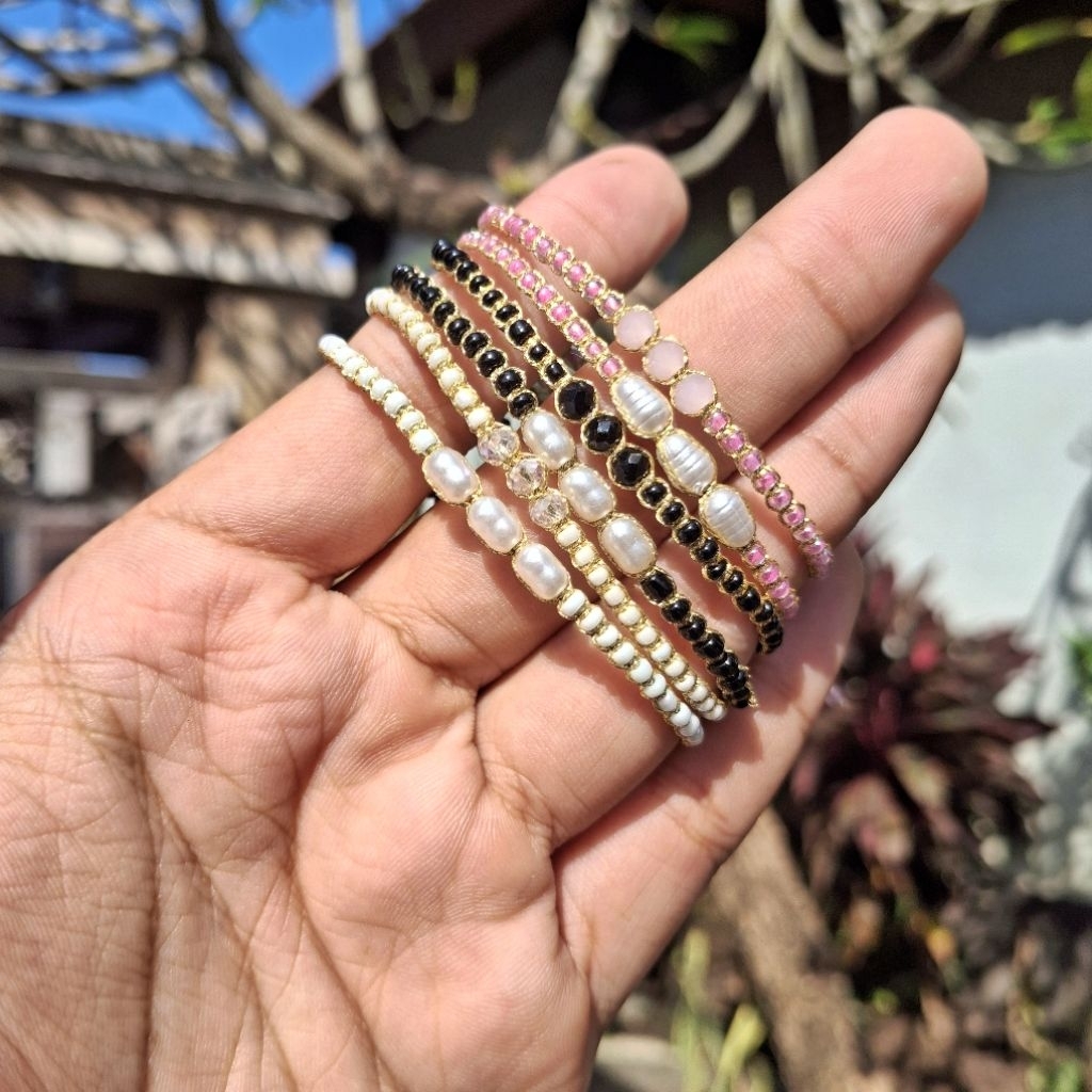 CRAFTDEWATA Gelang Utopia Bohemian Kristal & Pearl Asli Khas Bali Gelang Manik Tali Gold