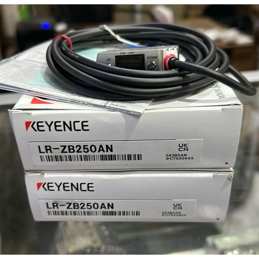 Keyence LR-ZB250AN Laser Sensor
