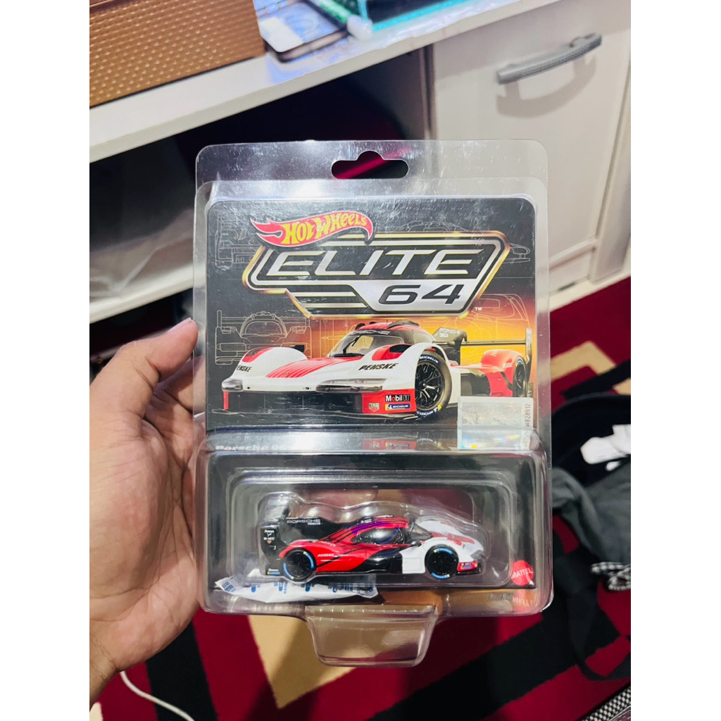 Hotwheels Premium Elite64 Porsche 963