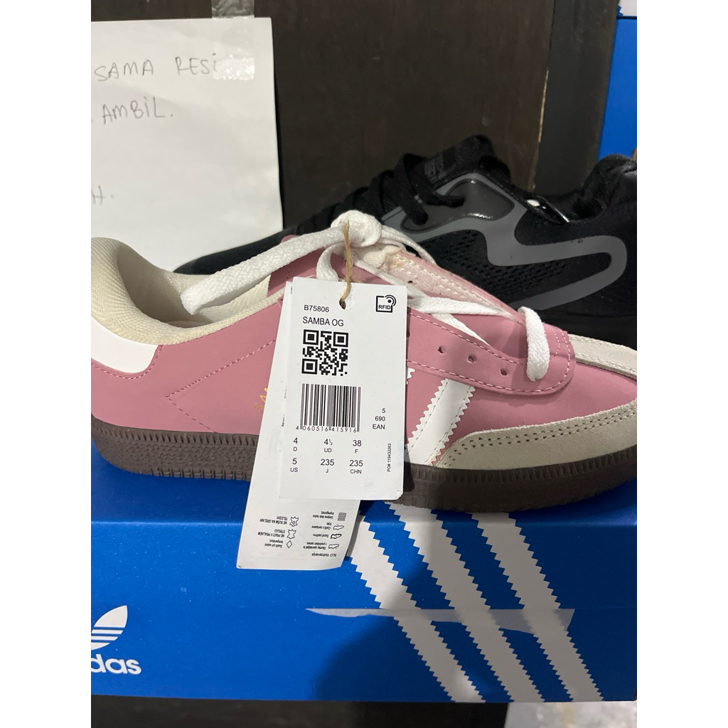 link co etalase sepatu