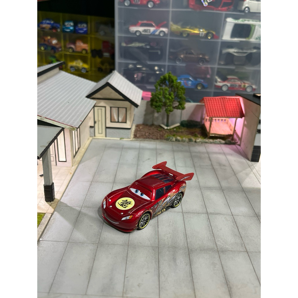 DIECAST Lightning mCQueen no brand