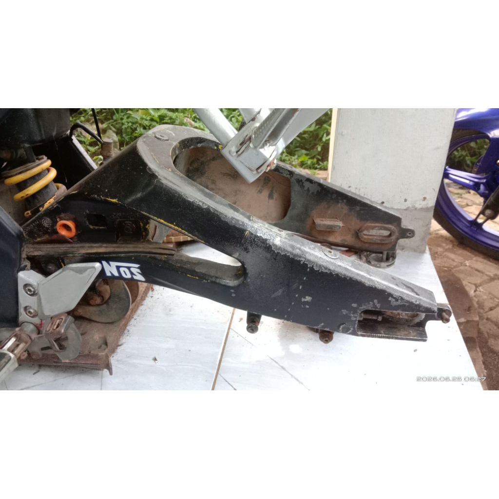 swing arm R15 v2