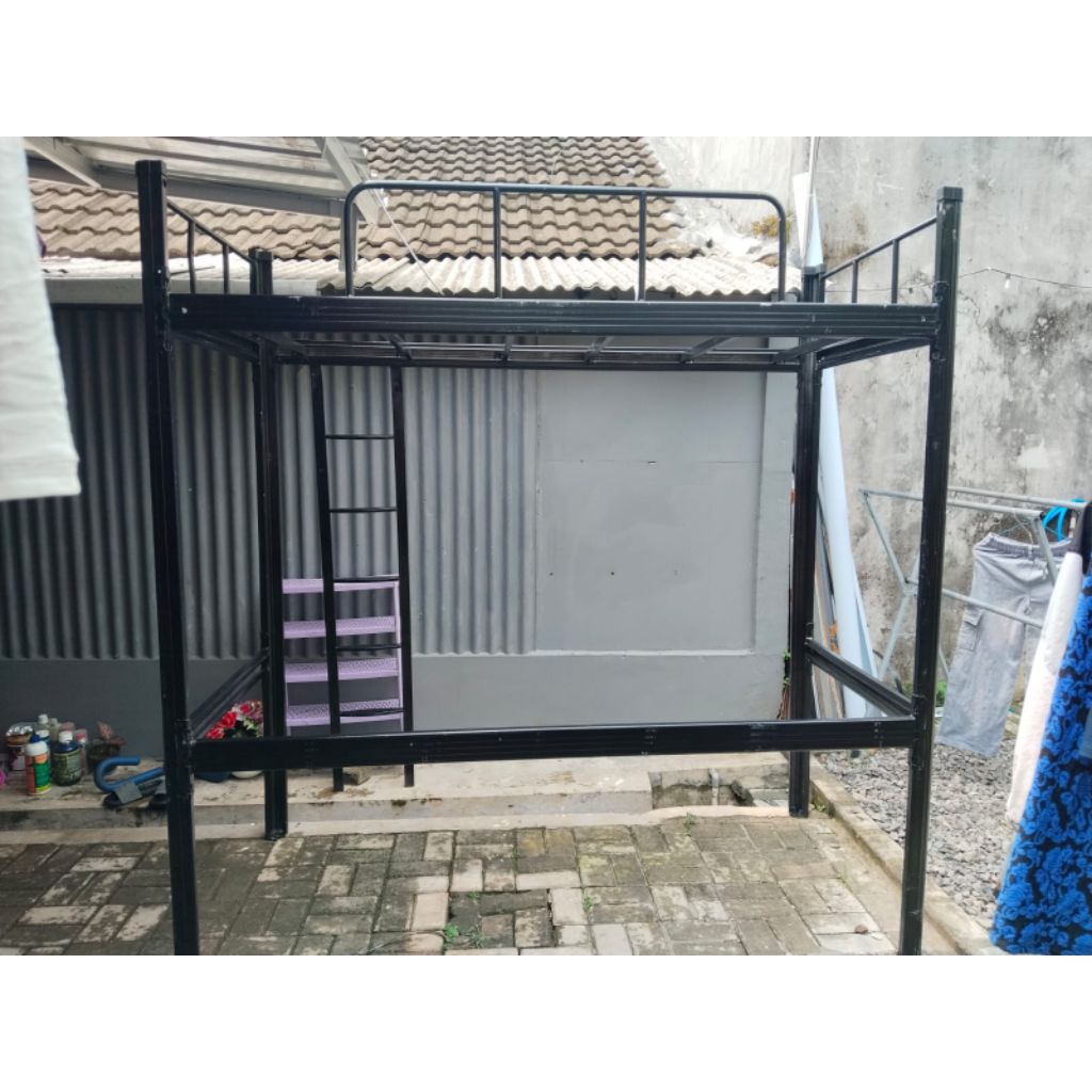 Ranjang besi Mezanine