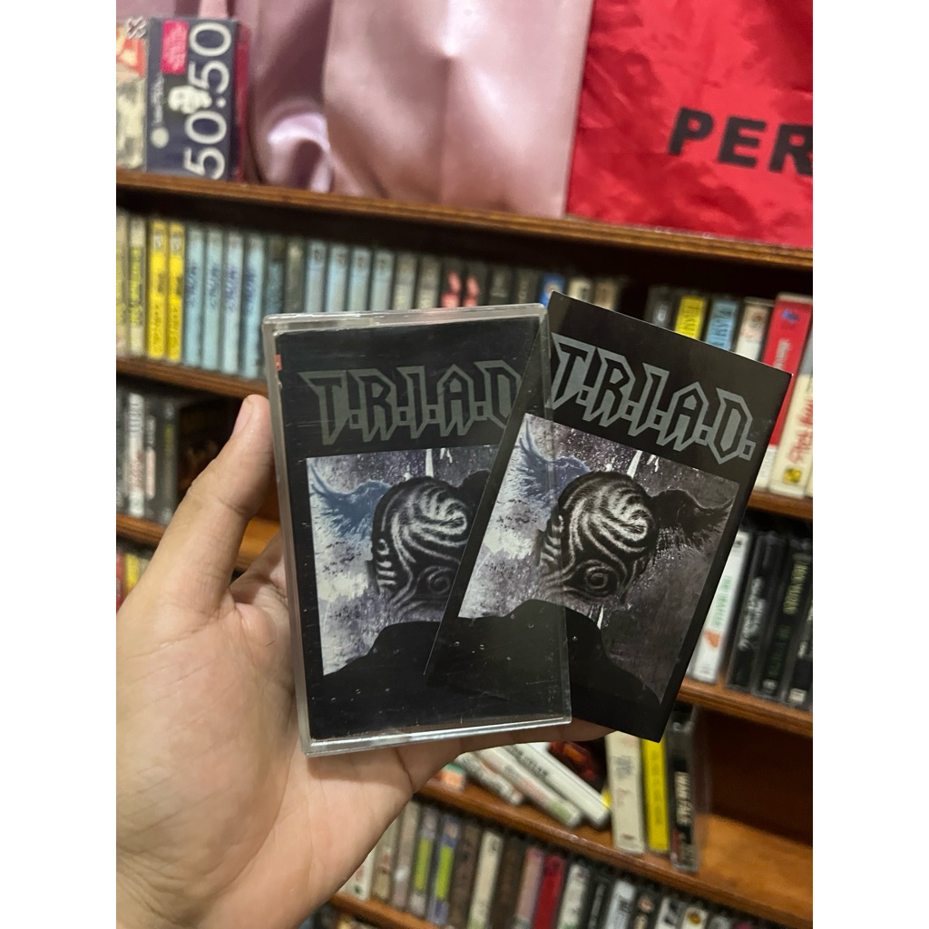 kaset pita triad langka