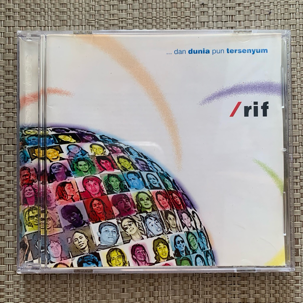CD Rif - Dan Dunia Pun Tersenyum