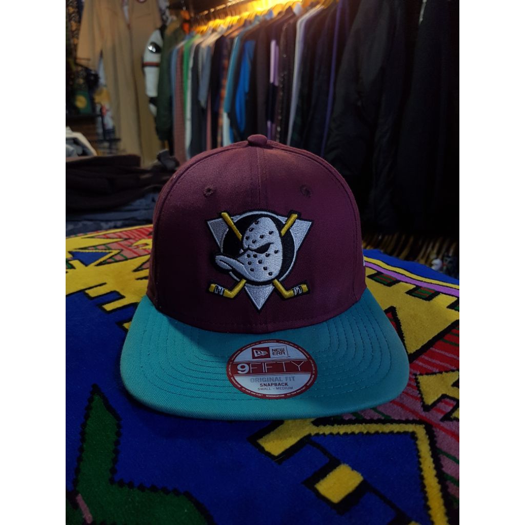 SNAPBACK NEW ERA 9FIFTY ANAHEMI DUCKS KONDISI : BAGUS SIZE : OSFA (ONE SIZE FITS ALL)