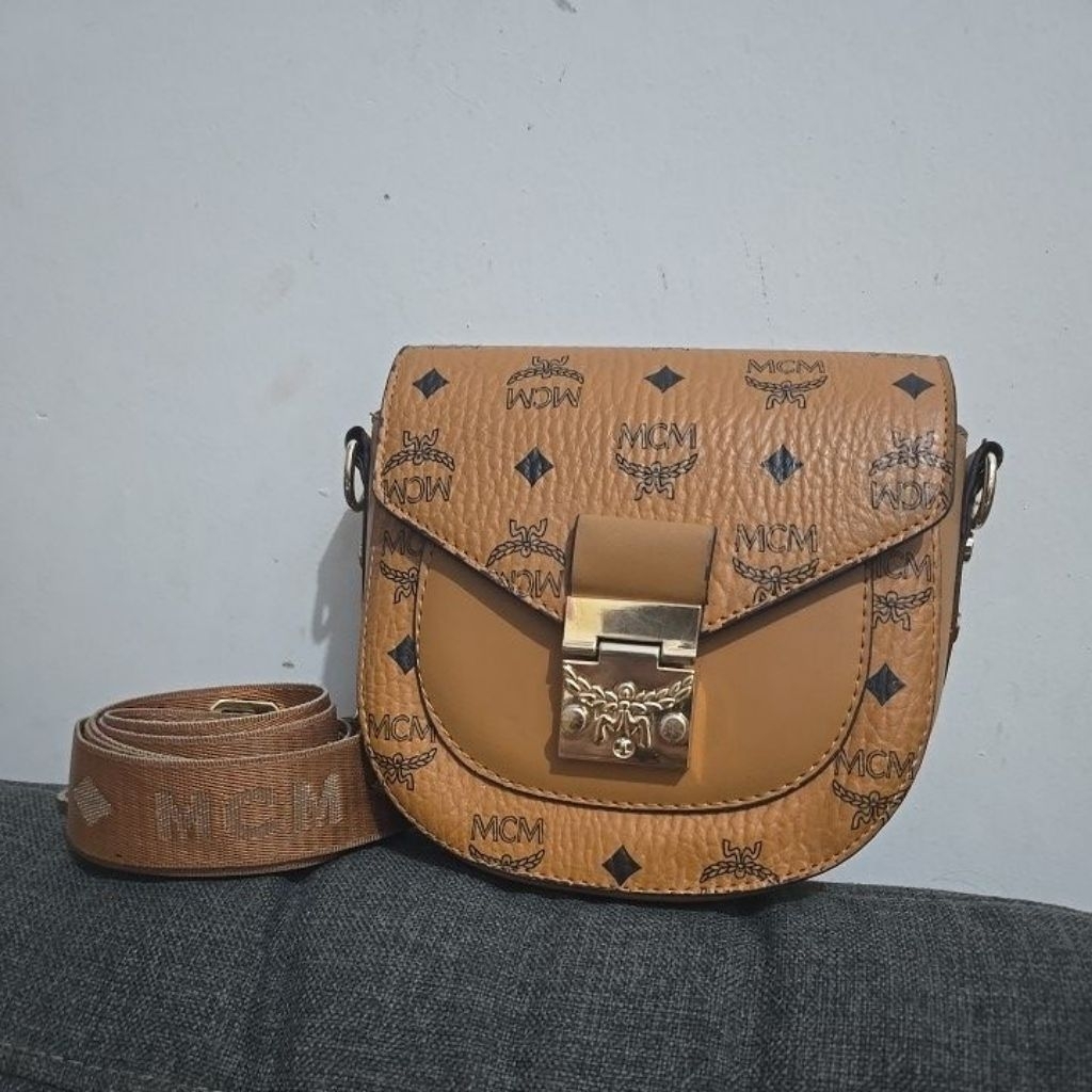 Tas.aku- pl sling bag MCM Patricia mini- like new-baca deskripsi