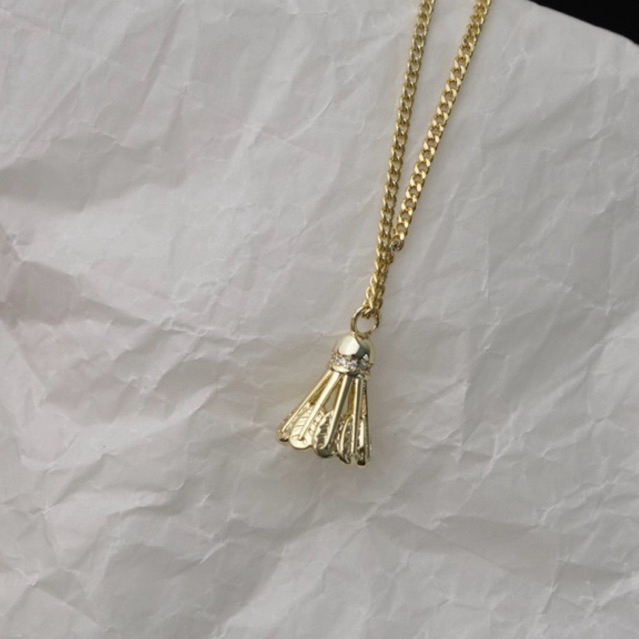 BADMINTON NECKLACE / KOK BULUTANGKIS / KALUNG TITANIUM WANITA LAPIS EMAS BULUTANGKIS / BULU TANGKIS