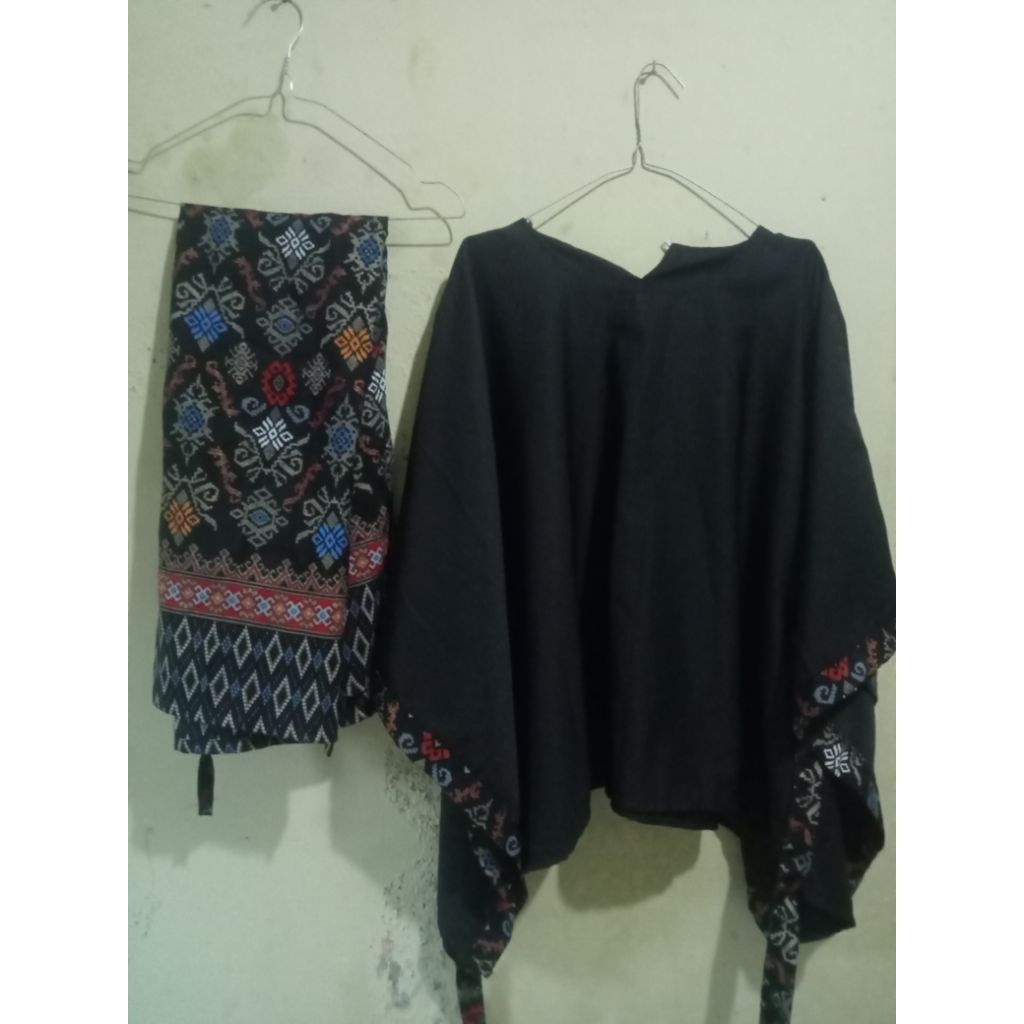 setelan kebaya kelelawar