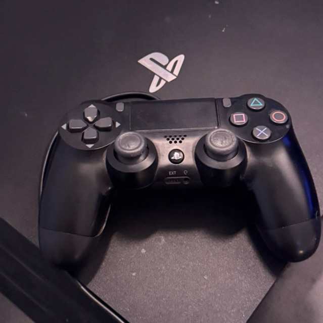 PlayStation 4 Pro 1TB Bekas + 2 Controller DualShock 4 - PS4 Pro Second Mulus