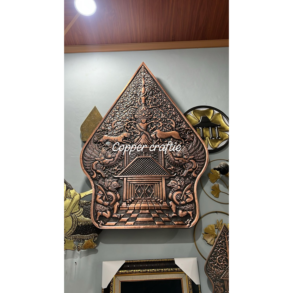 gunungan wayang tembaga