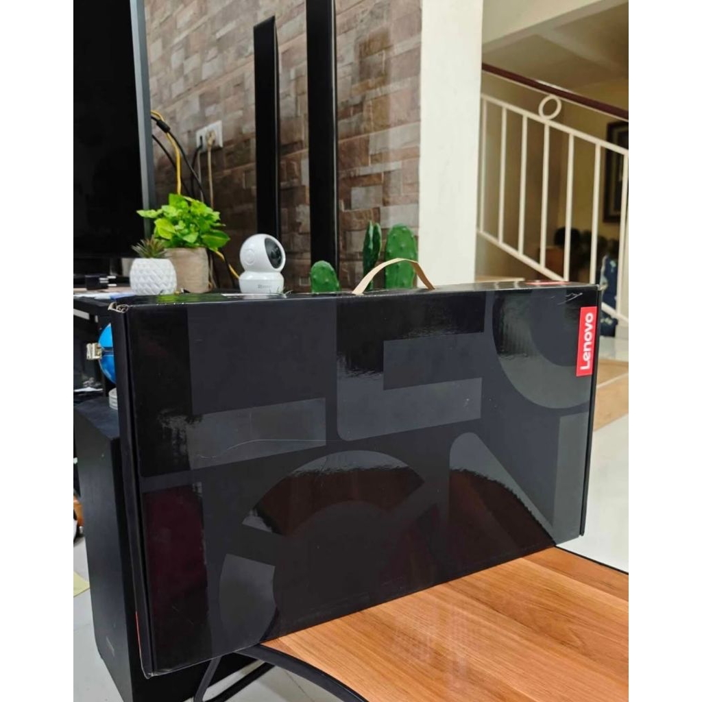 BNIB Legion 7 RTX5070 16IAX10