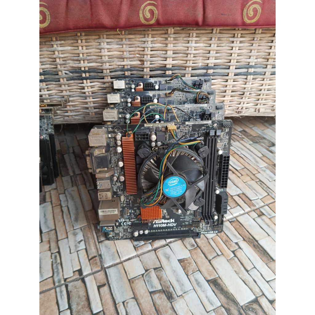 Motherboard ASRock H110M HDV Intel Pentium G4560 Socket 1151 DDR4 Bekas Normal