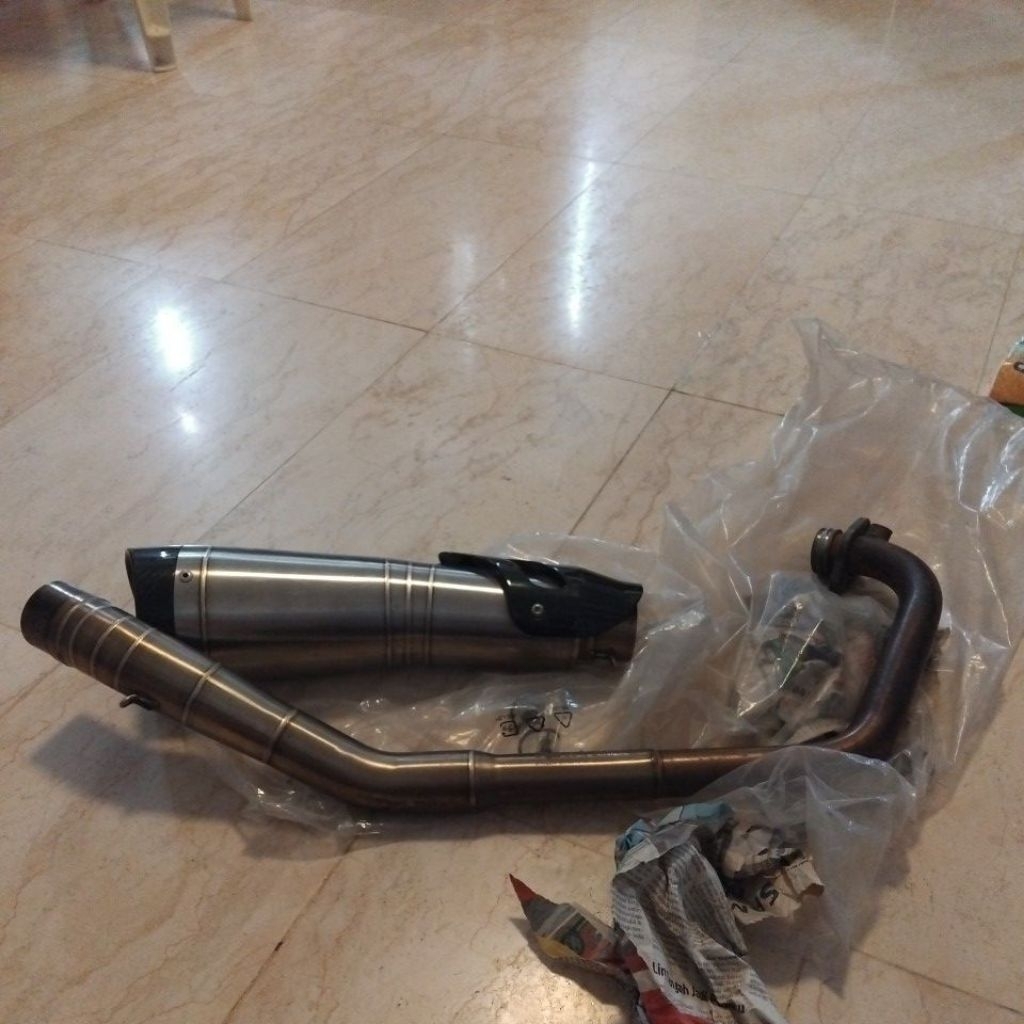 R9 exhaust and pipe