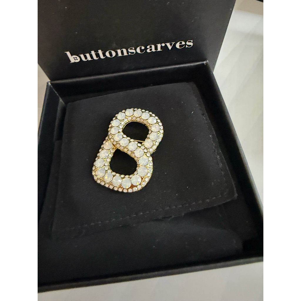 Brooch Buttonscarves