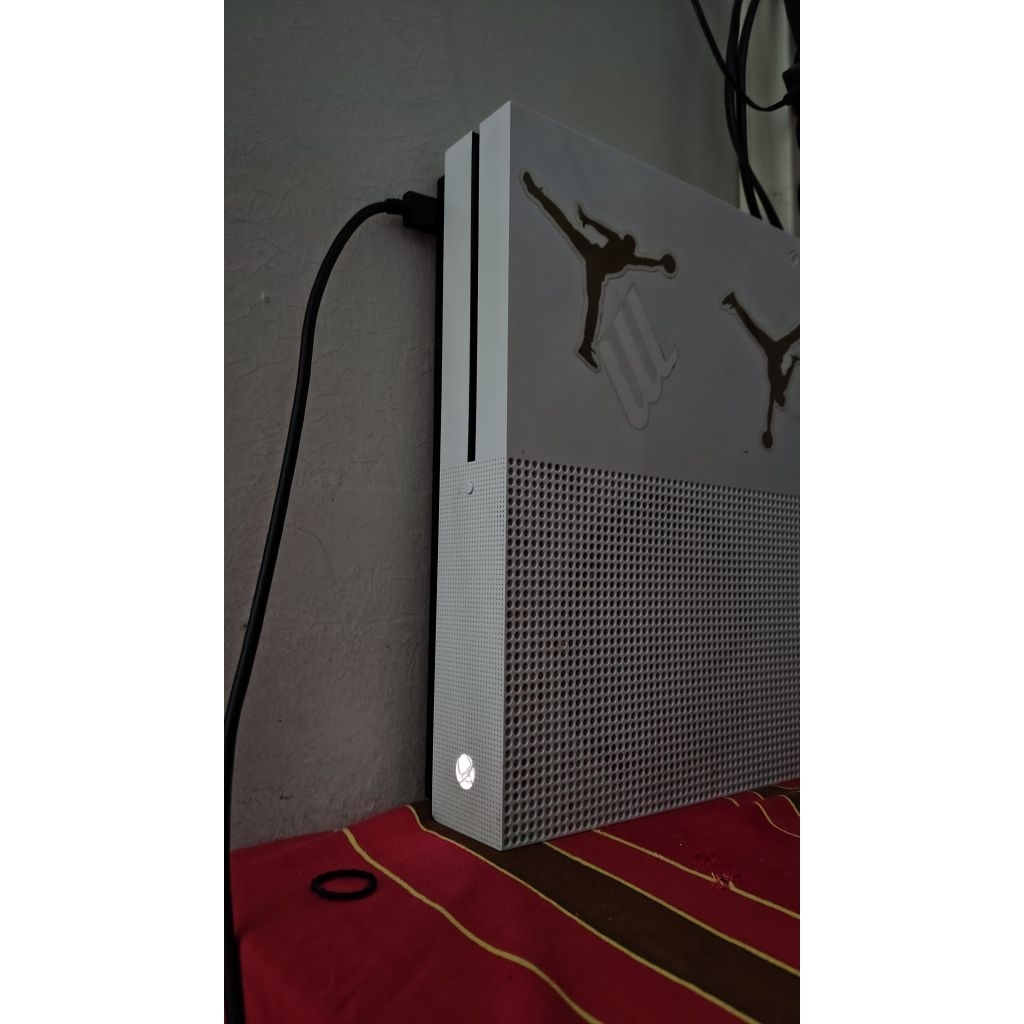 Xbox one s 1tb batangan polosan tanpa controller, tanpa game & tanpa akun setara ps4