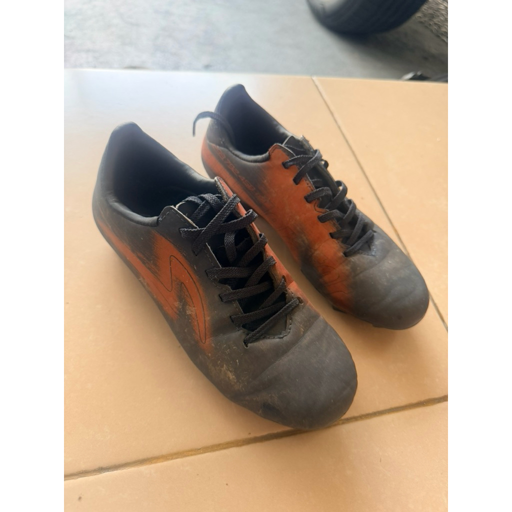 sepatu bola anak specs