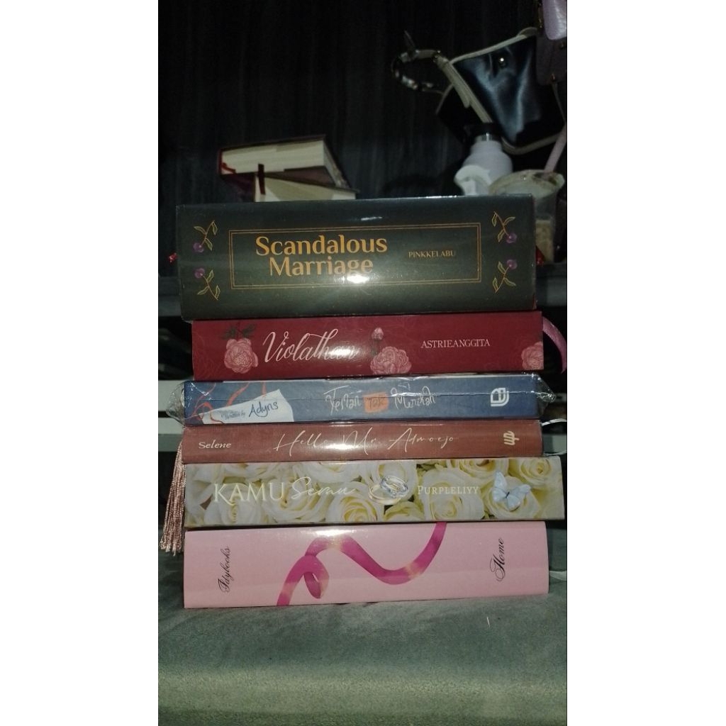 Preloved Novel Hard Cover