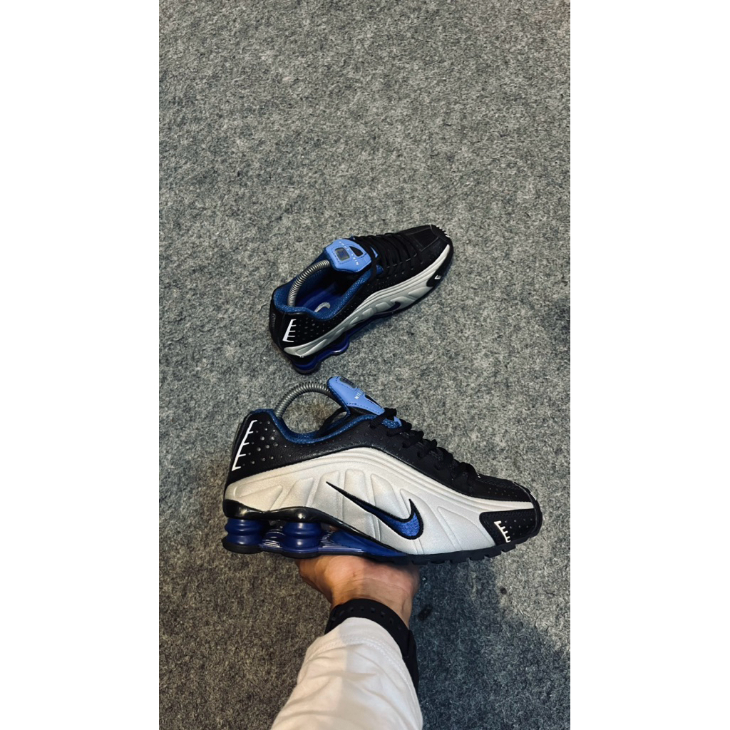 NIKE shox R4