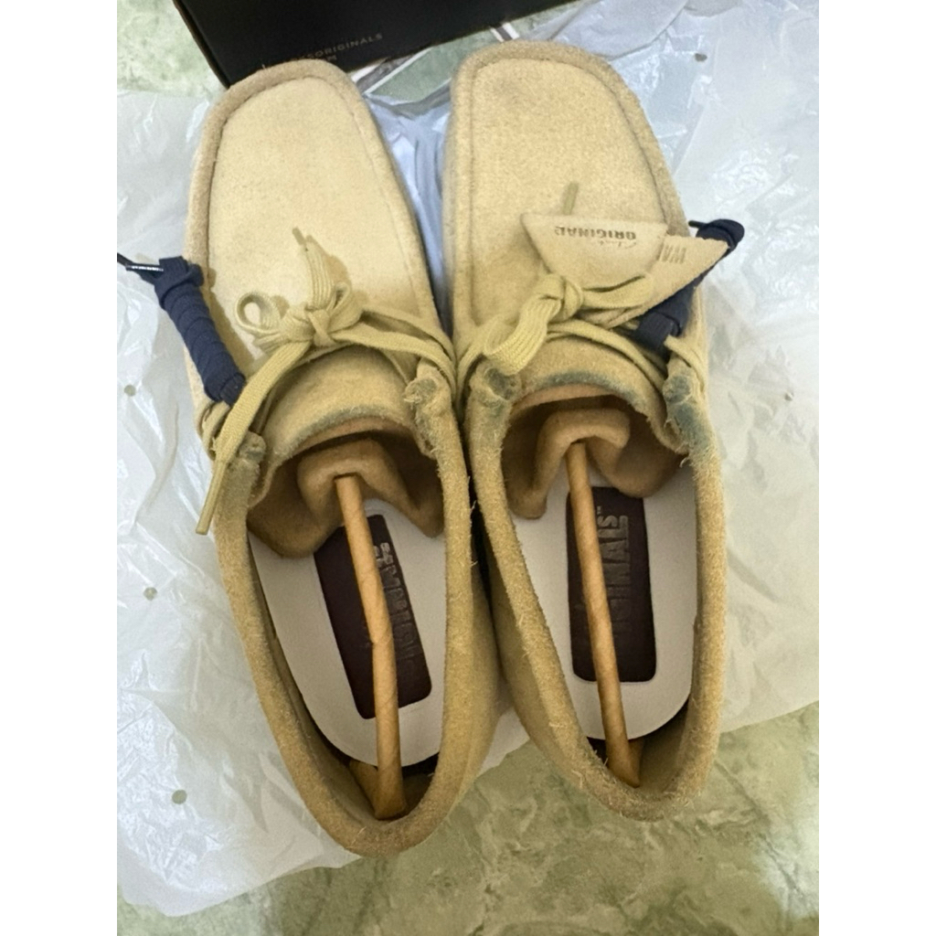 Clarks wallabee