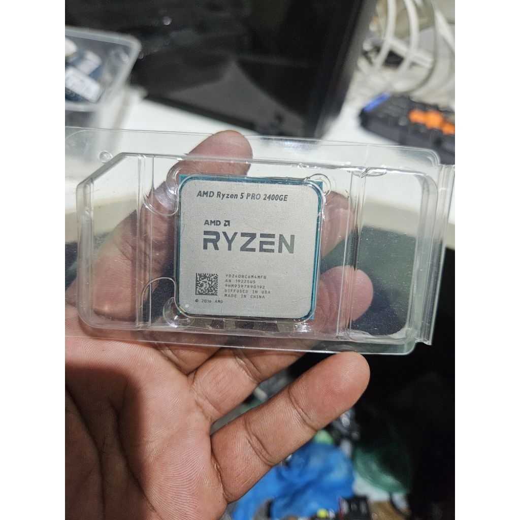 prosesor AMD ryzen 5 PRO 2400GE