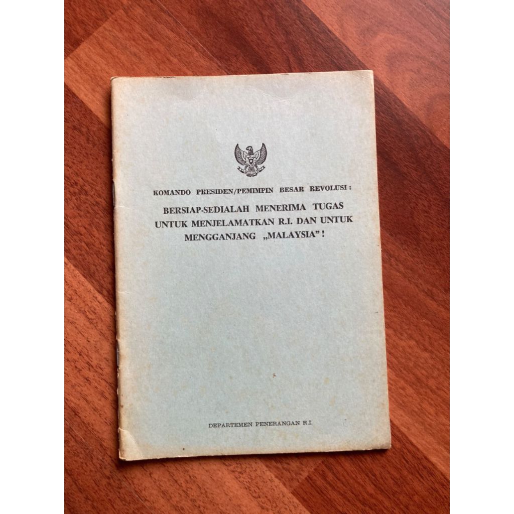 Buku pidato Soekarno - bersiap tersedialah menerima tugas untuk menyelamatkan RI dan untuk mengganja