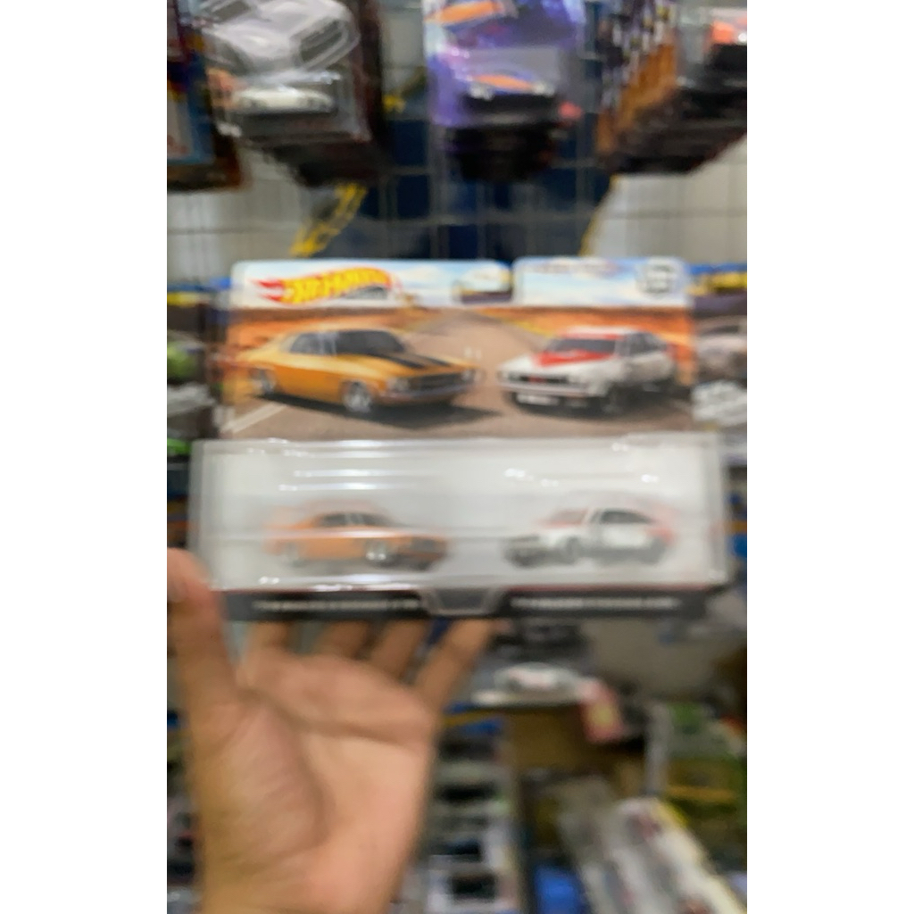 Hot wheels two pack holden monaro & torana A9X