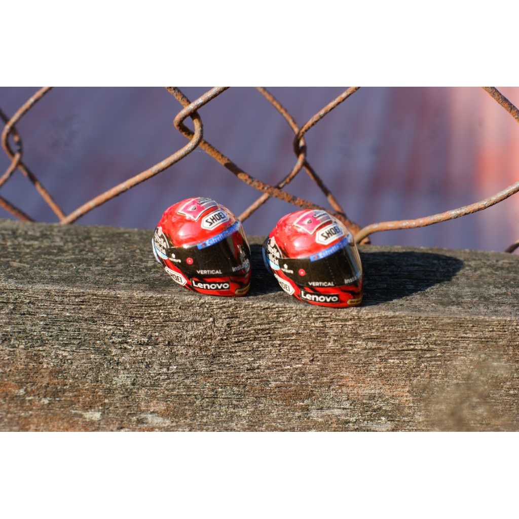 miniatur helm marc marquez 2026