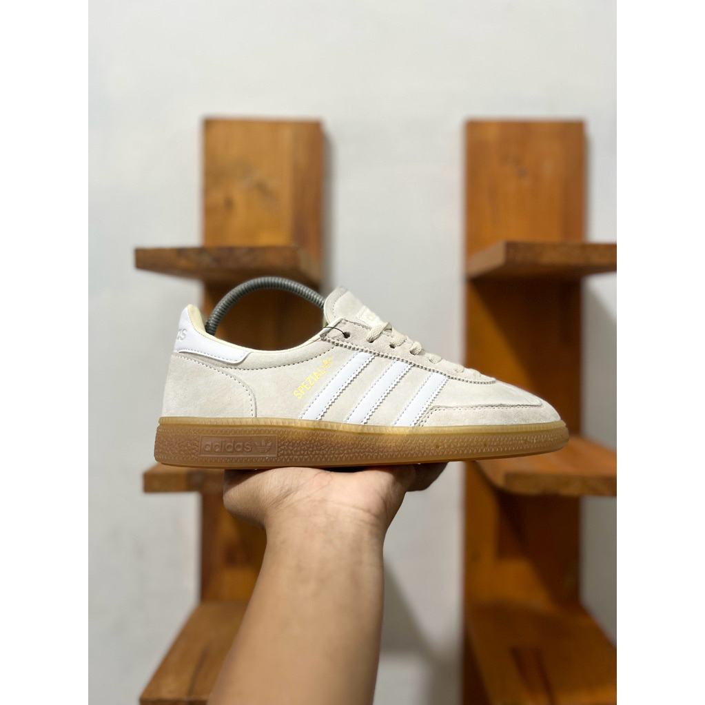 SEPATU ADIDAS SIZE 38
