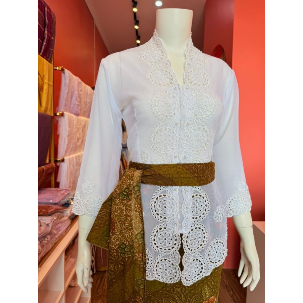 Kebaya bordir sifon (payet) motif Roda