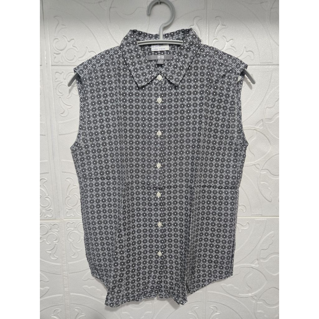 Preloved kemeja uniqlo wanita