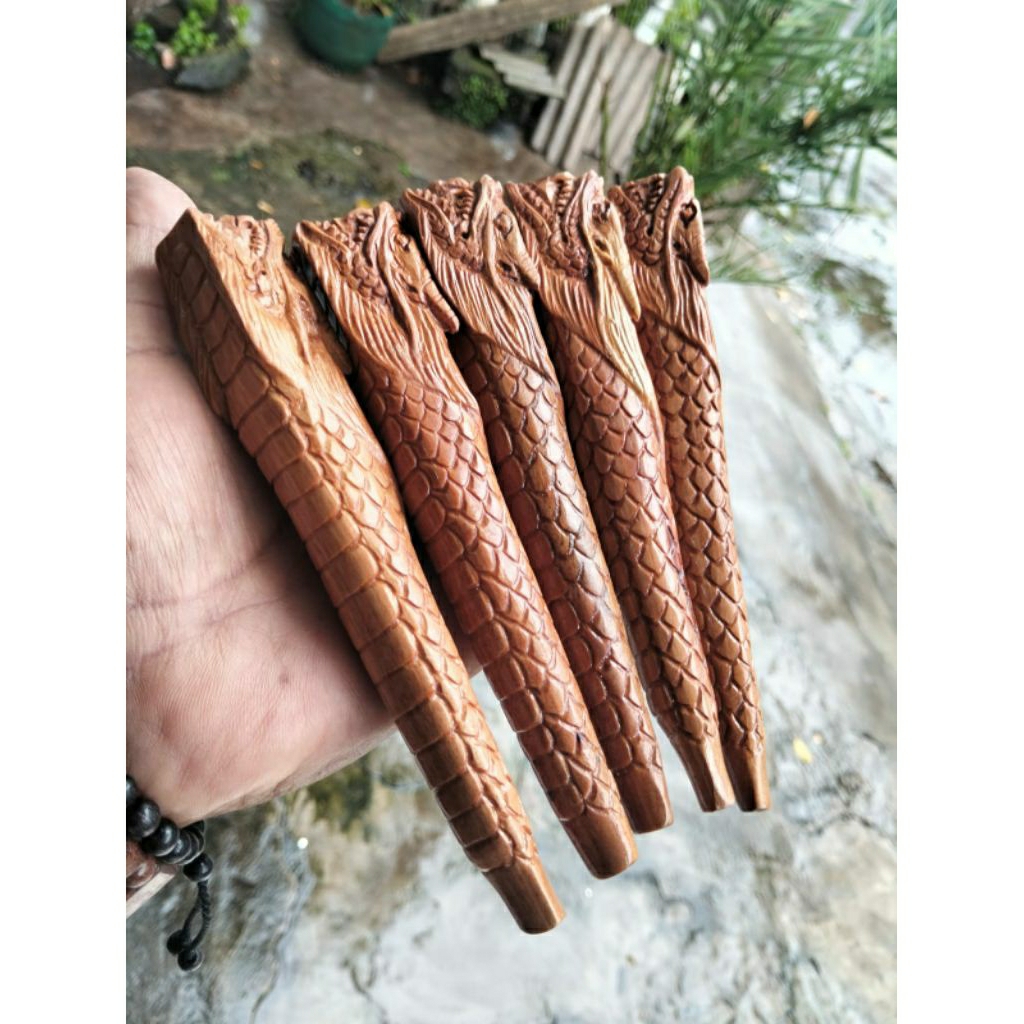 pipa rokok dari bahan kayu cendana ukir ular naga panjang 15 cm