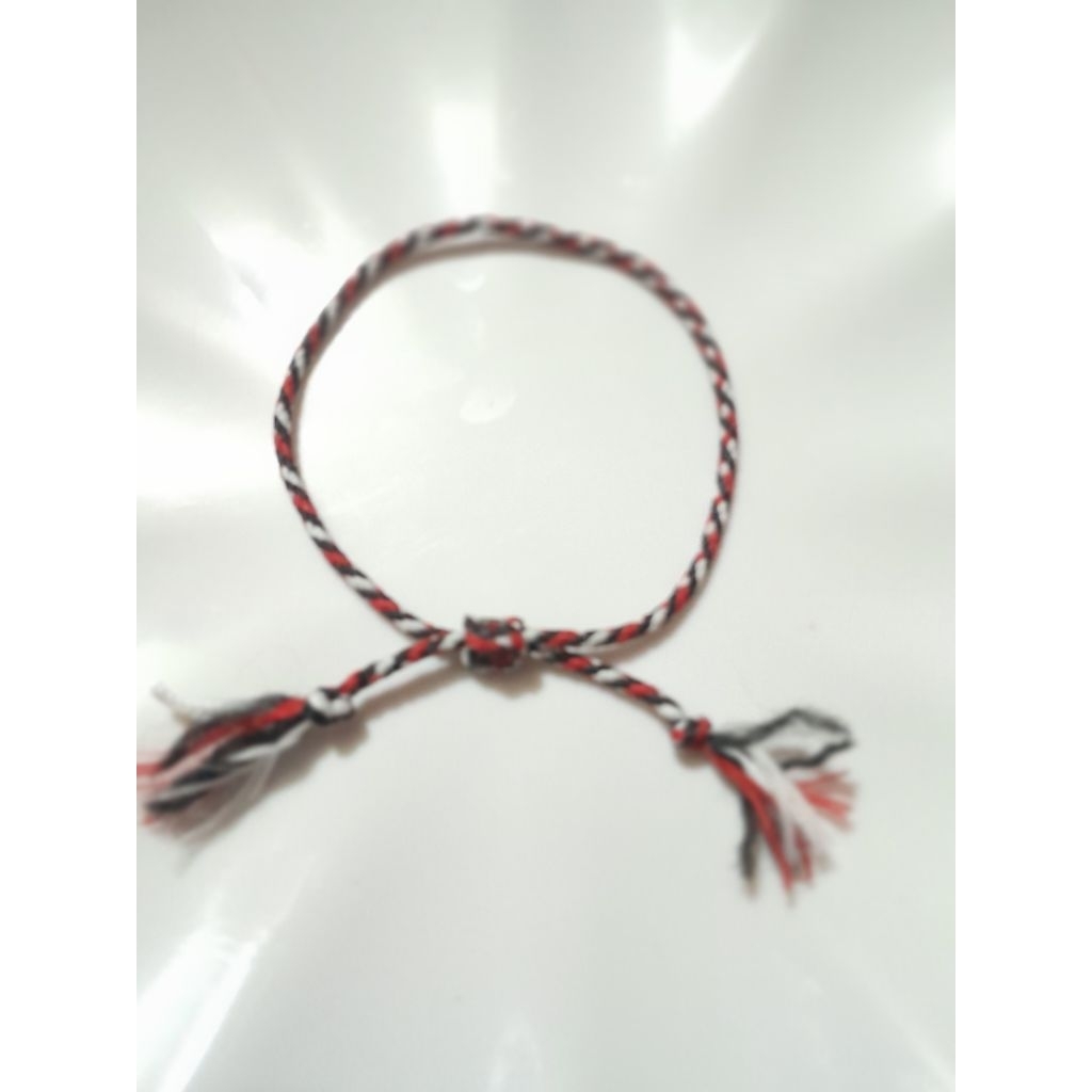 tridatu gelang orang bali | gelang benang merah hitam putih