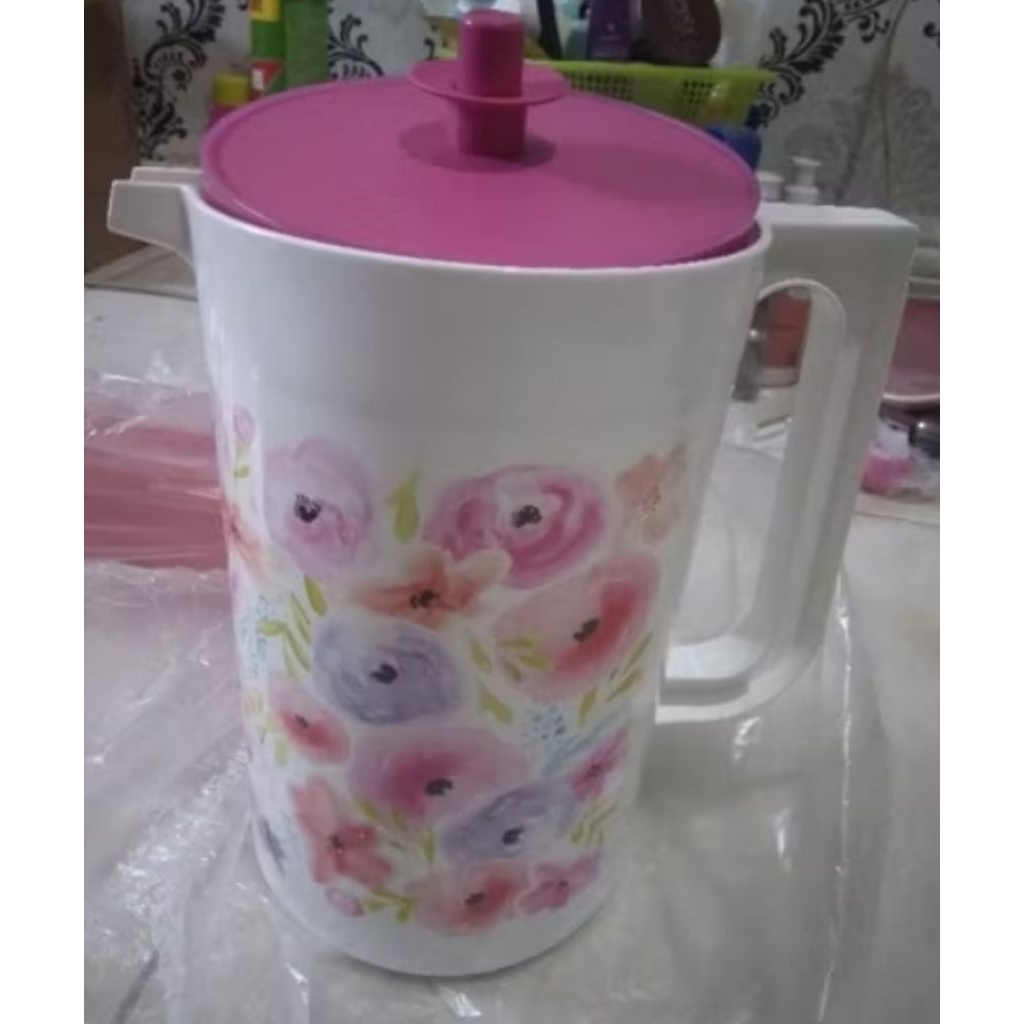 pitcher 2 liter Tupperware