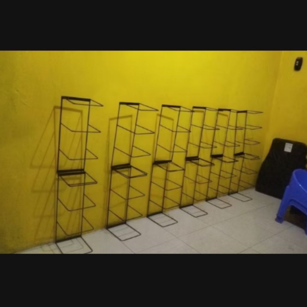 Rak Sepatu Sandal Susun / Display Rak Sepatu Sandal untuk Jualan