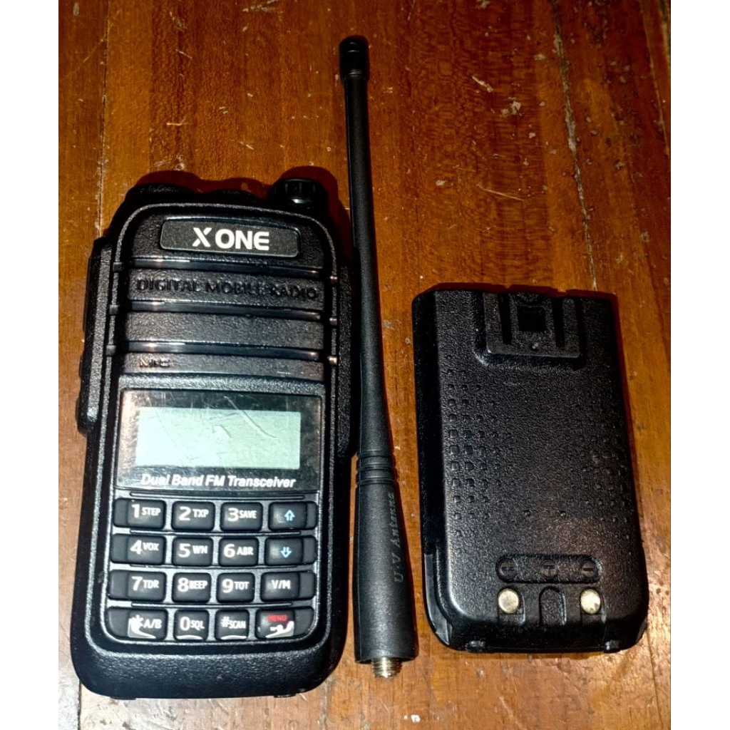 HT Bekas, Normal, Dual Band VHF UHF, Power 6 Watt, Tanpa Charger