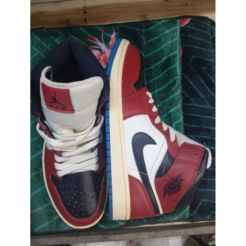 sepatu second branded AJ 1 mid Chicago toe
