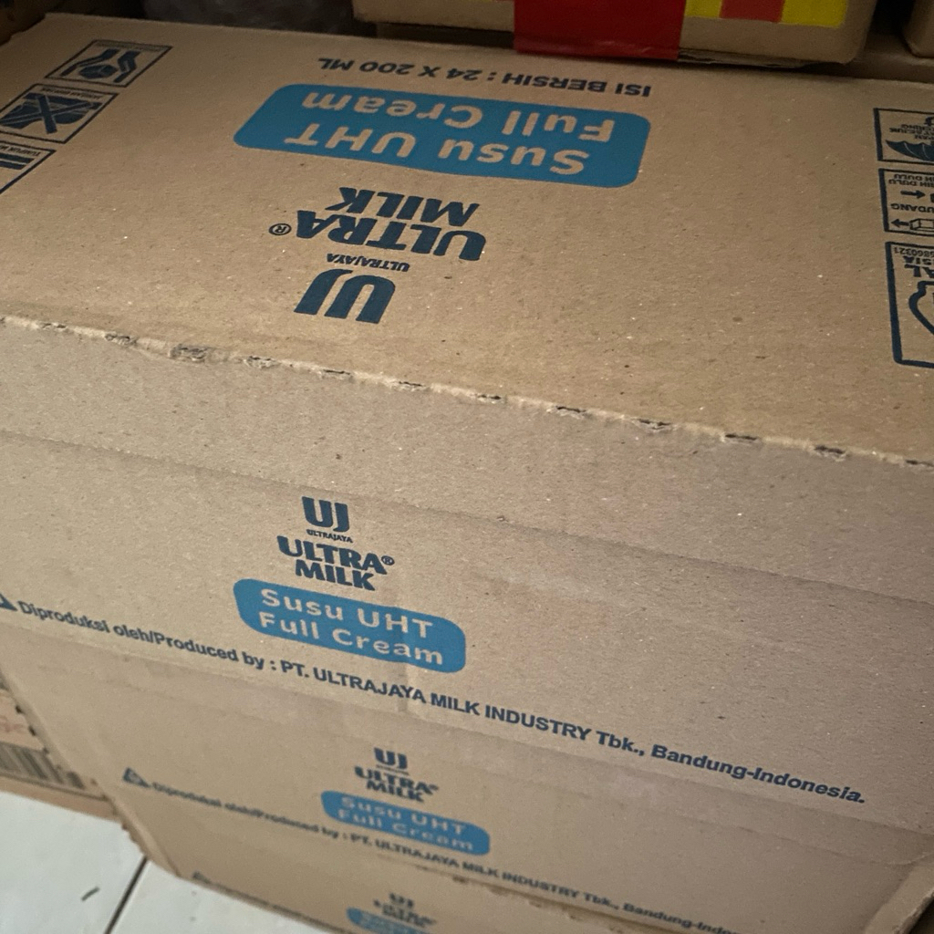 Susu Ultra Milk 200ml - Isi 24 Pcs - Cokelat / Strawberry / Putih - Susu UHT
