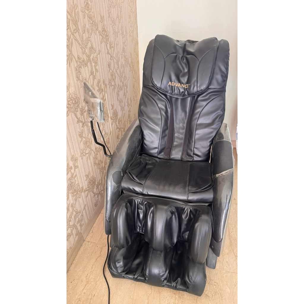 ADVANCE massage chair.