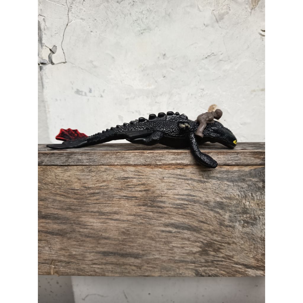 HOW TO TRAIN YOUR DRAGON TOOTHLESS MCDONALDS HAPPY MEAL PLASTIC TOY