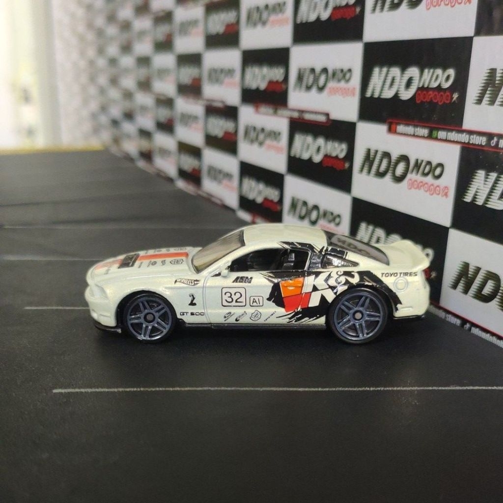 Hot Wheels '10 Ford Shelby GT500 White K&N 2nd Loose - 2015 HW City