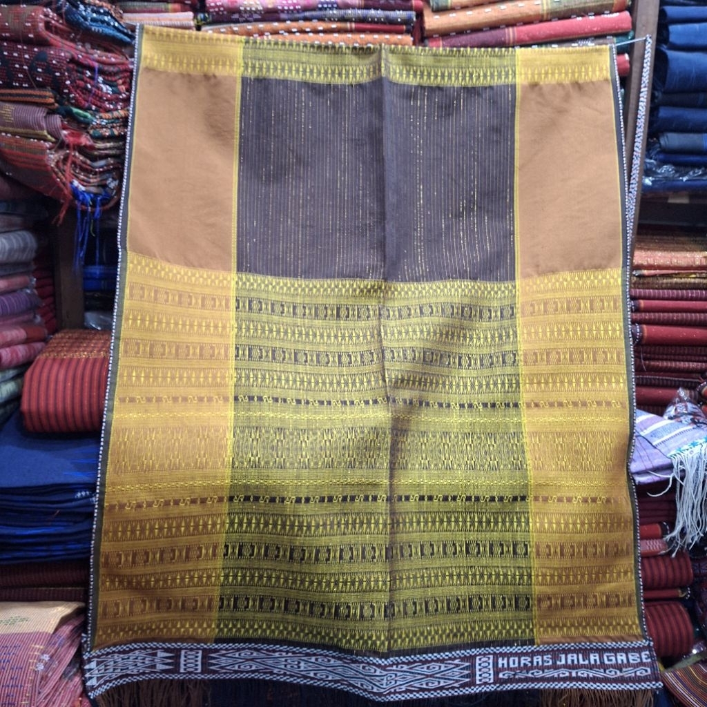 Ragi hotang Pintubatu /ulos hela