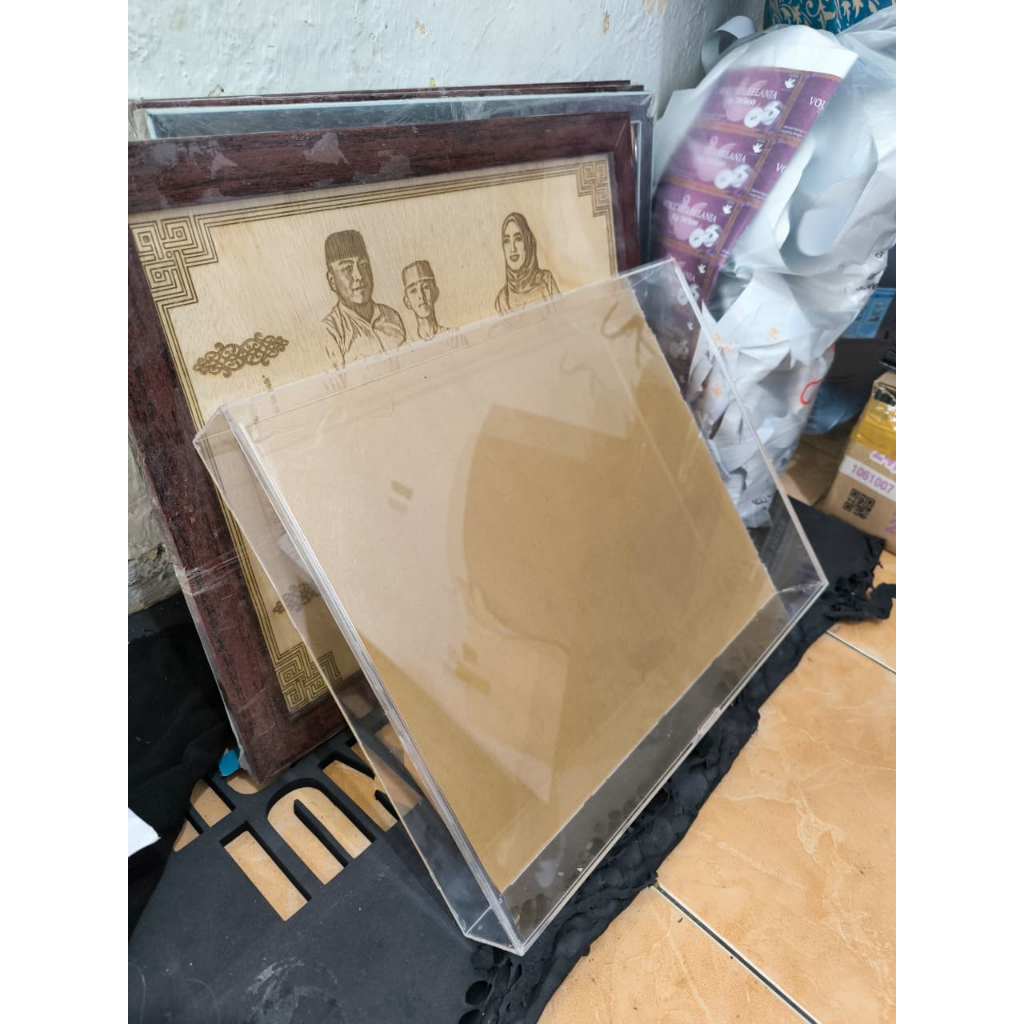 Box mahar akrilik 30x40 cm