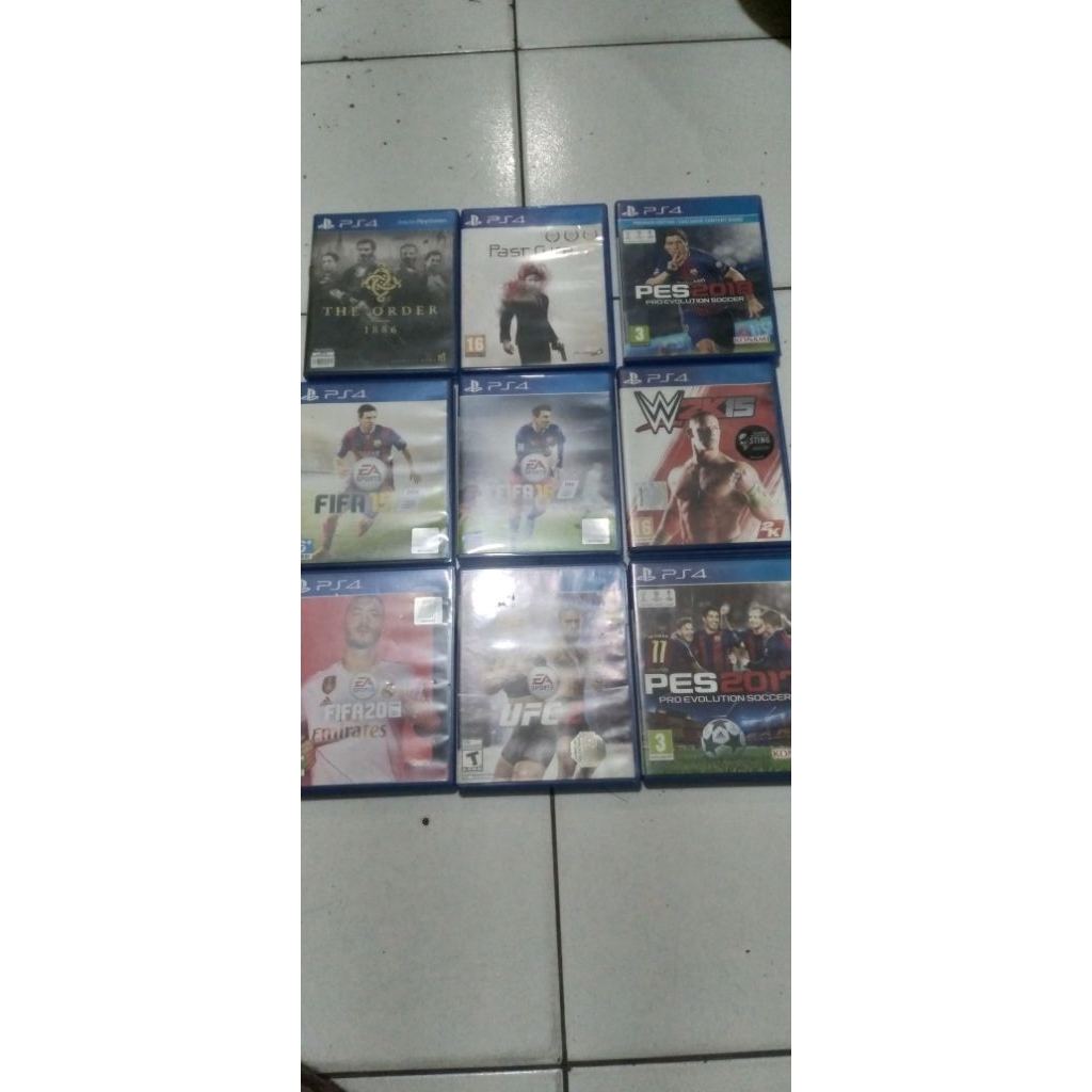 kaset ps4 ada 9 pcs harga borongan untuk 9 pcs kaset masih mulus