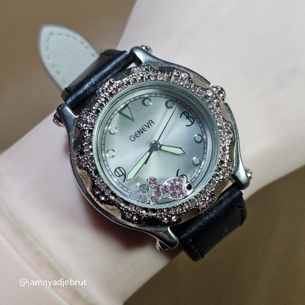 Jam Geneva Grey Pink Fish Unik Bekas