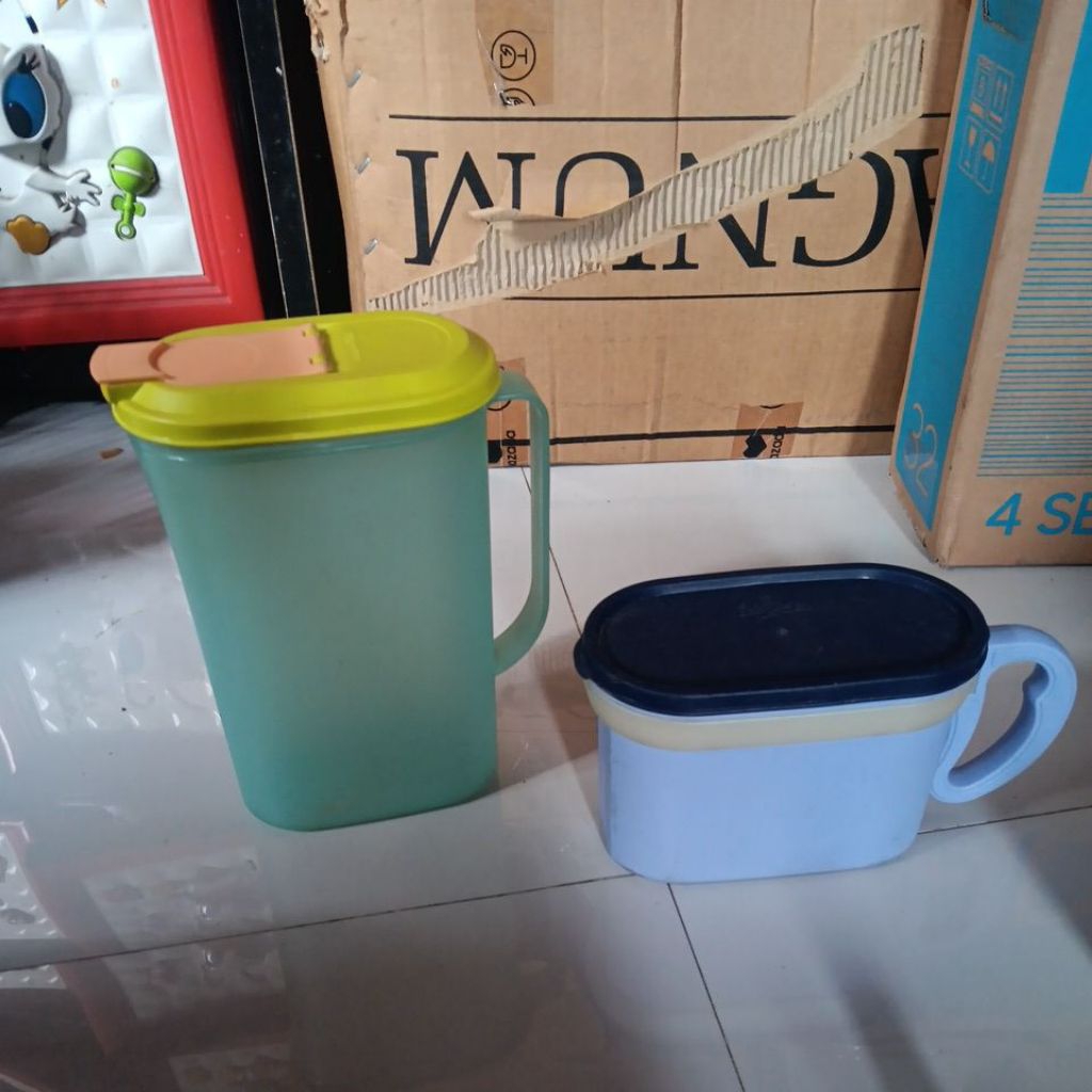 fridge jug tupperware