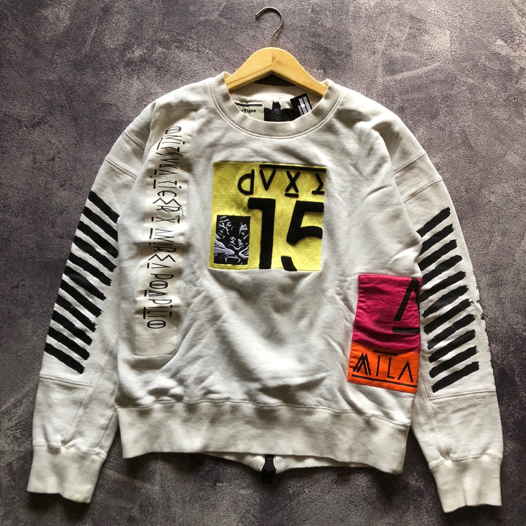 Crewneck ONITSUKA TIGER X ANDREA POMPILIO Scnnd Size L Oversize,Crewneck Resleting putih kuning hita