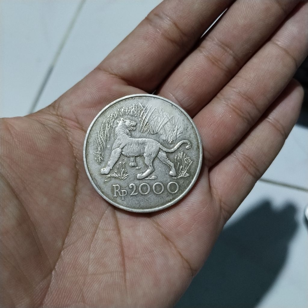 koin perak gambar macan