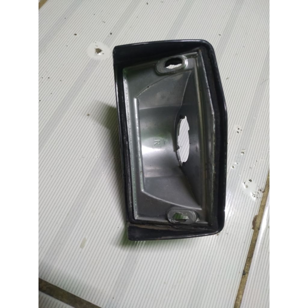 Rumah lampu sein depan vespa excel kanan original